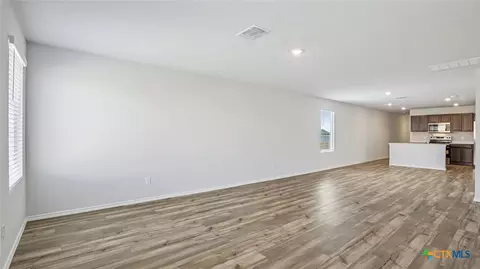 Living - 1306 Newey Cir, Temple, TX 76502 photo 6 of 7