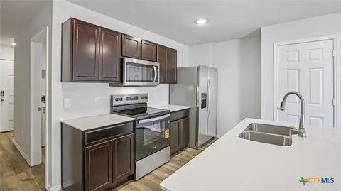 Kitchen - 1306 Newey Cir, Temple, TX 76502 photo 2 of 3