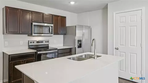 Kitchen - 1306 Newey Cir, Temple, TX 76502 photo 3 of 3
