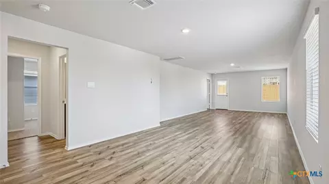 Living - 1306 Newey Cir, Temple, TX 76502 photo 2 of 7