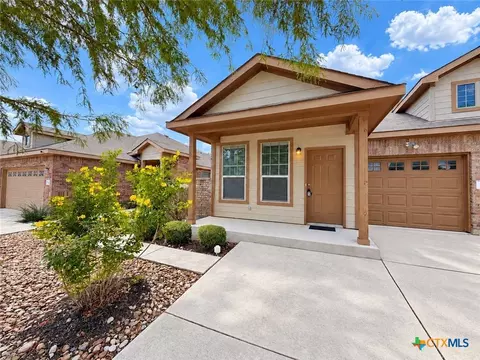 557 Creekside Cir, New Braunfels, TX 78130