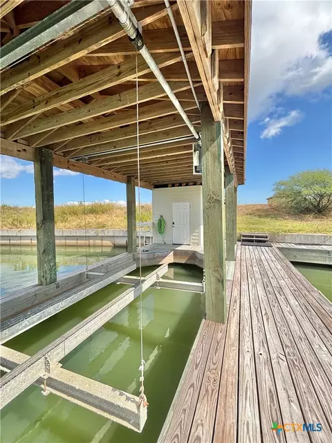 384 E Lago Loop Rd, Port Lavaca, TX 77979