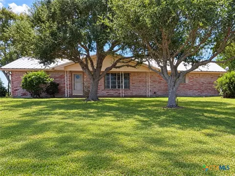 150 Sikes Rd, Port Lavaca, TX 77979