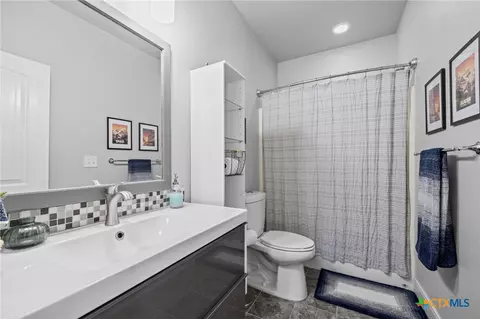 Bath - 143 Callahan Loop, Temple, TX 76501 photo 4 of 5