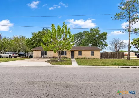 509 S Glendale St, Hallettsville, TX 77964