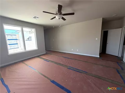 Living - 6716 Mcgregor Loop, Killeen, TX 76549 photo 2 of 4