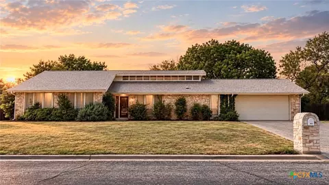 202 Evergreen Dr, Harker Heights, TX 76548