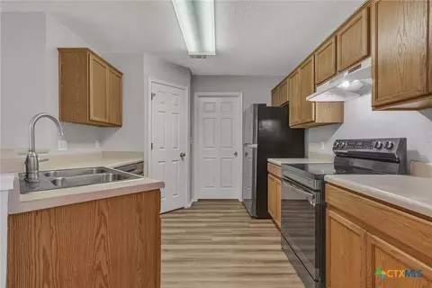 Entry Way - 1313 E 3rd St, Georgetown, TX 78626 photo 2 of 3