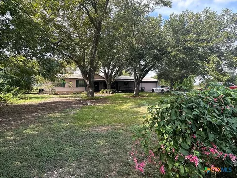 9732 Fm 621, Staples, TX 78670