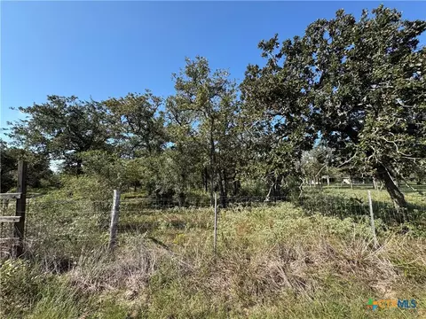379 Sulphur Creek Estates Rd, Goliad, TX 77963