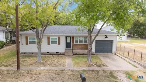 504 N Arnim, Moulton, TX 77975