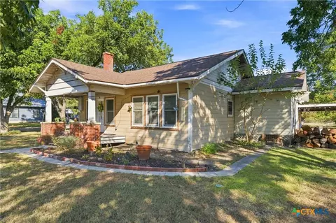 202 E Avenue E, Rosebud, TX 76570