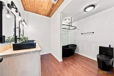 Bath - 202 E Avenue E, Rosebud, TX 76570 photo 1 of 4