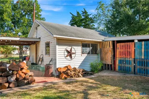 Exterior - 202 E Avenue E, Rosebud, TX 76570 photo 1 of 2