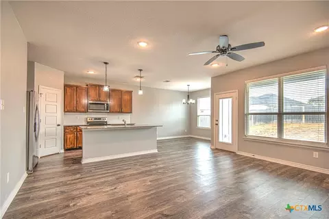 Living - 7620 Mcculloch Rd, Temple, TX 76502 photo 1 of 2