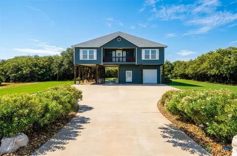 336 Bayside Dr, Seadrift, TX 77983