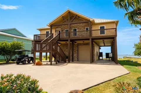 553 Bayside Dr, Seadrift, TX 77983