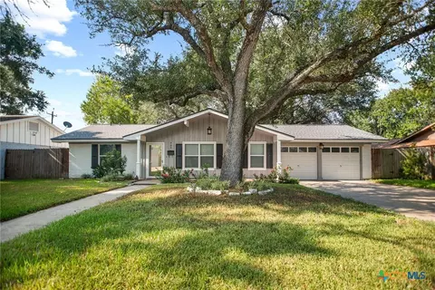 731 Willowick Dr, Port Lavaca, TX 77979