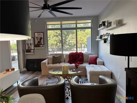 54 Rainey St, Austin, TX 78701