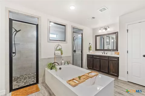 Bath - 2014 Rustic Manor Dr, Temple, TX 76502 photo 2 of 4