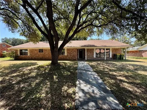 909 Anderson St, Hearne, TX 77859