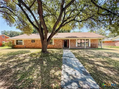 909 Anderson St, Hearne, TX 77859