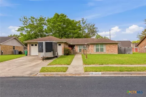 205 Westchester Dr, Victoria, TX 77904