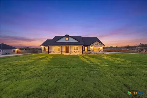 152 Creekwood Dr, Gonzales, TX 78629