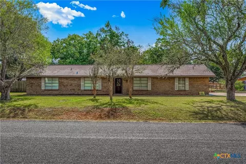 302 Brooks Rd, Victoria, TX 77904