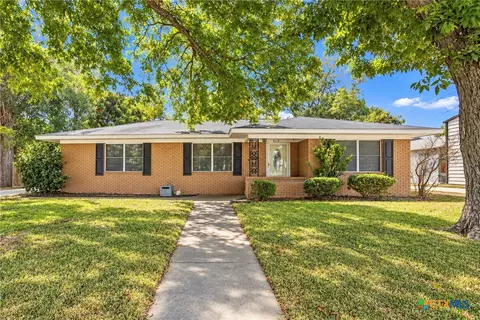 512 N Avenue F, Shiner, TX 77984