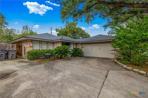 112 Laguna Dr, Victoria, TX 77904