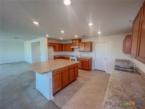 Kitchen - 625 Bailey Park Dr, Jarrell, TX 76537 photo 2 of 3