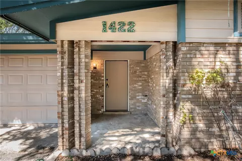 1422 Mockingbird Ln, Seguin, TX 78155