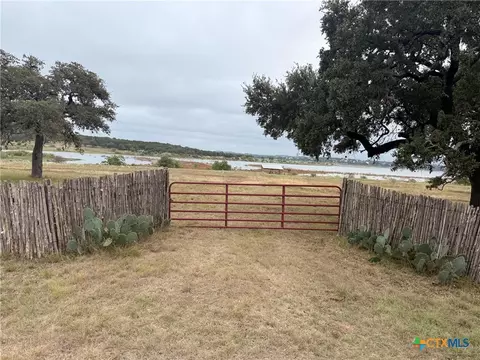 4401 Potters Creek Rd, Canyon Lake, TX 78133