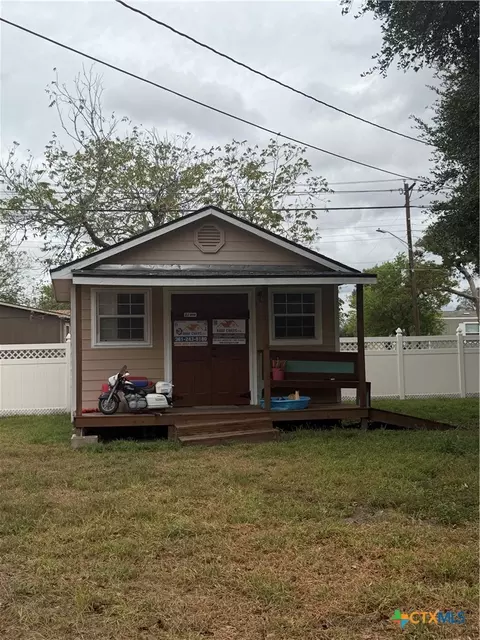 Exterior - 302 3rd St, Cuero, TX 77954 photo 7 of 7