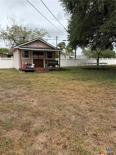 Exterior - 302 3rd St, Cuero, TX 77954 photo 5 of 7