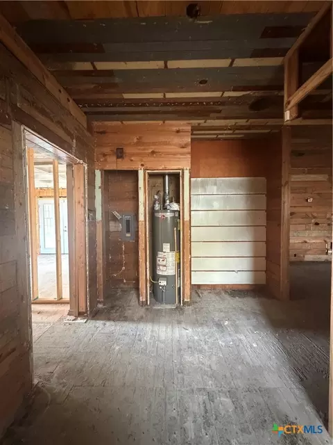 Entry Way - 302 3rd St, Cuero, TX 77954 photo 3 of 4