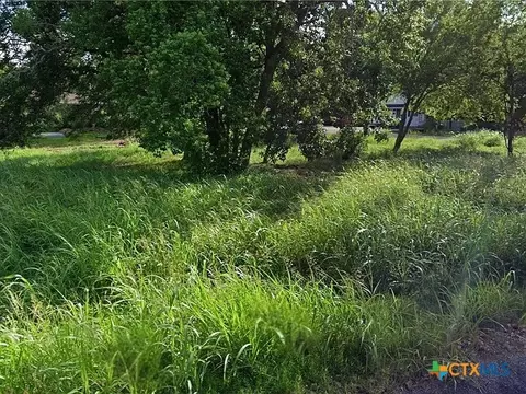 101 N Victoria St, Victoria, TX 77901