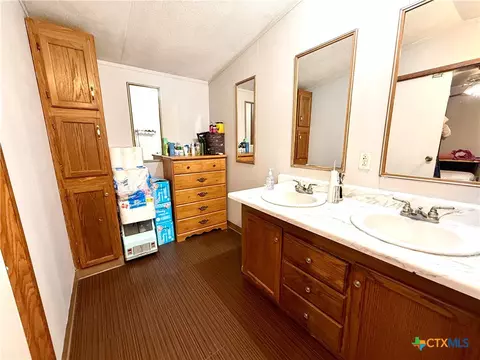 Bath - 685 Fox Ln, Lockhart, TX 78644 photo 2 of 3