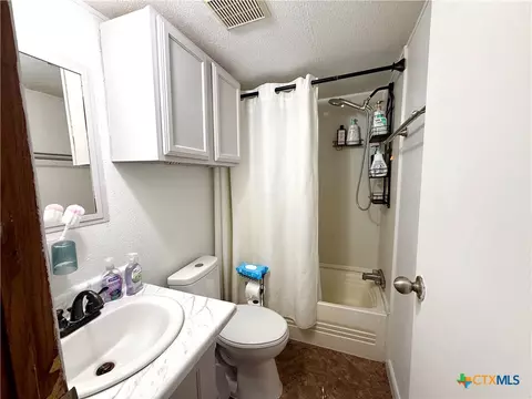 Bath - 685 Fox Ln, Lockhart, TX 78644 photo 3 of 3