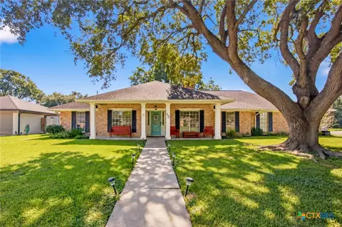 201 Nottingham Dr, Victoria, TX 77904
