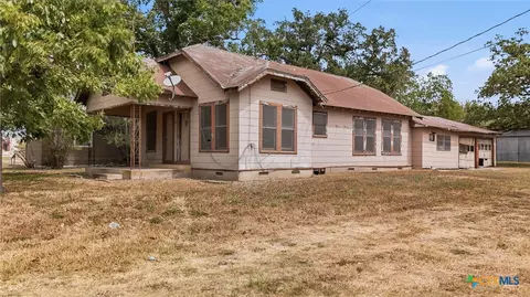 1602 Water St, Gonzales, TX 78629