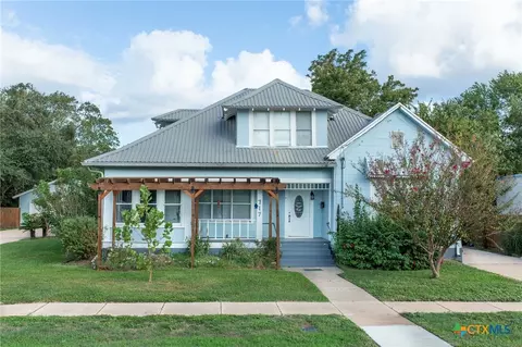 717 Saint Lawrence St, Gonzales, TX 78629