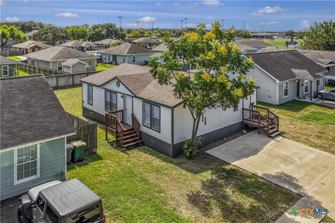 811 E Mesquite Ln, Victoria, TX 77901