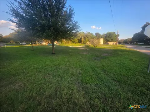 309 Willow Dr, Mcqueeney, TX 78123