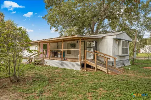 204 Hope St, Yoakum, TX 77995