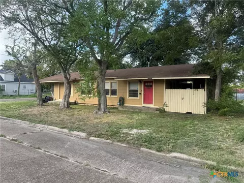 901 N Cameron St, Victoria, TX 77901