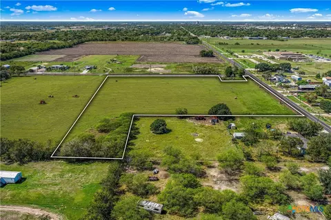 4509 Lone Tree Rd, Victoria, TX 77901