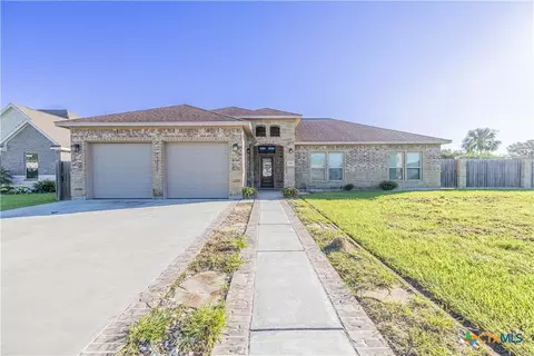 202 Golden Way, Port Lavaca, TX 77979