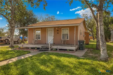 206 Alonzo St, Cuero, TX 77954
